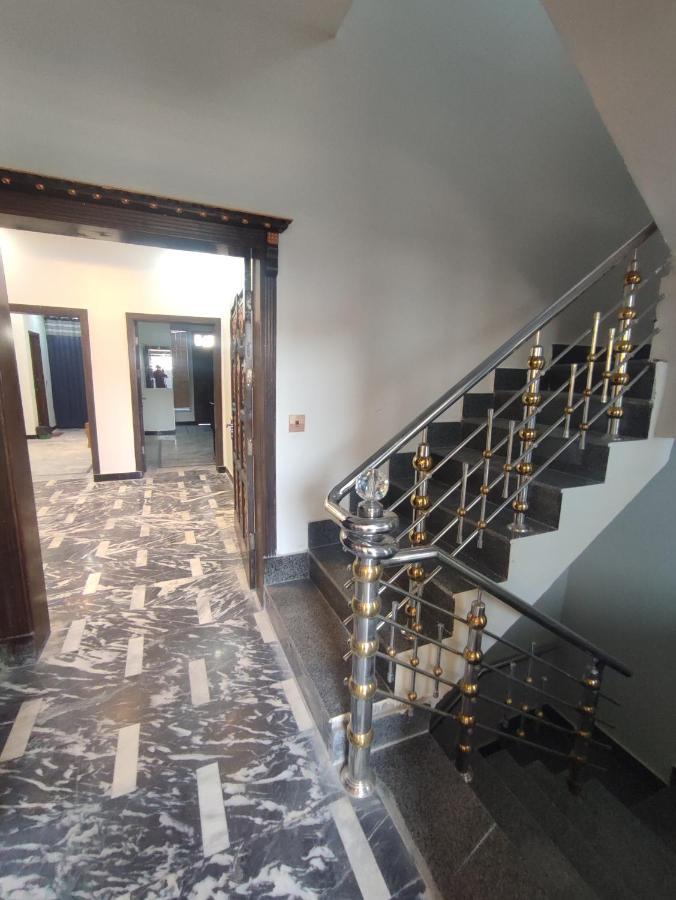 Lavish Residency Guest House Fasial Town Rawalpindi Ngoại thất bức ảnh